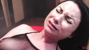 Babysitter lesbica mangia la fica della sua carica sexy
