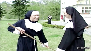 Bellezza con la figa rifilata nello spogliatoio del spiate