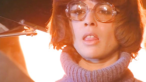 Bellissimo caldo sofi ryan sta succhiando un palo duro su una telecamera POV