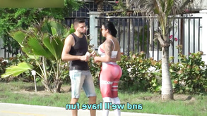 Due femmine dissolute si masturbano con enormi vibratore
