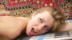 Figa marsa infermiera infermiera che si estende in una clip di masturbazione da solista sporca