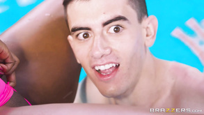 Grande tetta mademoiselle fa un duro dildo del suo stronzo
