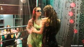 La bella mora tettona Caldo Nastya ha una grande possibilità di divertirsi con MMF