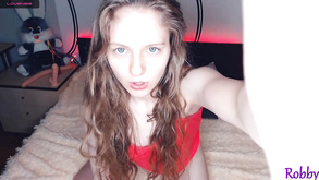 La bionda dai capelli lunghi kayla marie viene sbattuta da un tizio nero