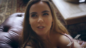 La cornea natali nel suo vestito sexy aveva un rapporto a tre con due ragazzi enormi