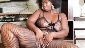 La figa di Jada MILF formosa di ebano è incline tutti'eccitazione