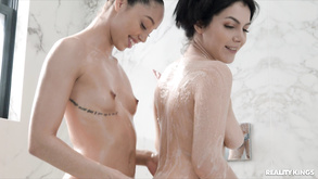 La rossa Katrin Porto gode nell'essere penetrata dal suo uomo