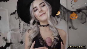 Leggy piccola tette bruna zenzero b dita il suo coglione