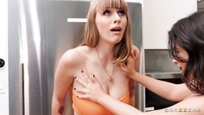 Lo spettacolo lesbo con leanna dolce e sabrina dolce è un'arte del sesso