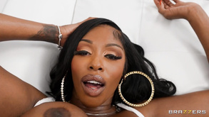 Lo stallone tatuato chris johnson viene risucchiato da una prostituta tettona