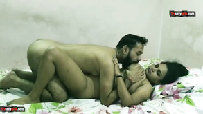 Lussuriosa bionda si fa scopare duro nel suo buco del culo video fatto in casa