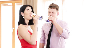 Lussuriosa bruna MILF sea j raw dando pompino e seduta in faccia