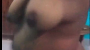 Lussuriosa cagna mafuyu hanasaki sbattuta brutalmente in una pecorina in un video a tre di sesso di gruppo