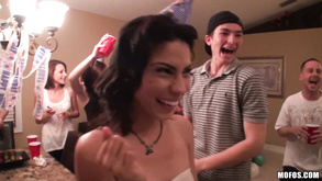 Pickies up carina sta scopando su una telecamera POV dopo aver fatto un pompino