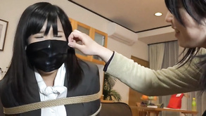 Ragazza con gli occhi bendati araki hitomi è un giocattolo che scopa così forte che lei schizza
