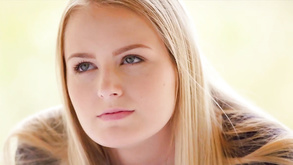 Ragazza europea che partecipa a porno duro