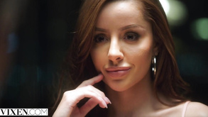 Sassy puttana con la vongola barbuta ottiene creampie figa grassa