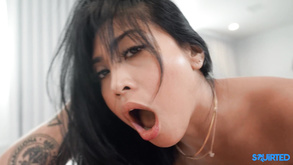 Sesso in stile missionario con simpatica blowlerina giapponese dai capelli corti
