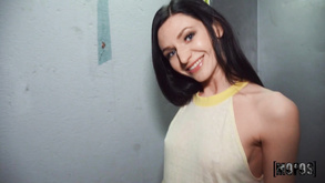 Spogliarelliste sexy con belle tette jada stevens e luna star per favore il cazzo