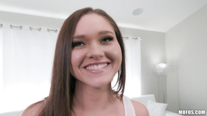 Tettona bella reese sedurre un uomo a godersi il suo cazzo