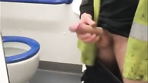 Troia sarah vandella scopa danny mountain in un bagno pubblico