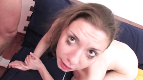 Una prostituta tatuata sporca si fa distruggere il buco del culo puzzolente da dietro