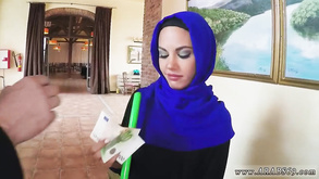Una puttana anale e una pioggia megan vengono sbattute su una telecamera POV